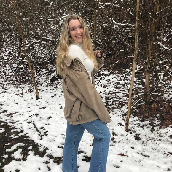 Meet your Posher, Mekalynn - Picture 2 of 12